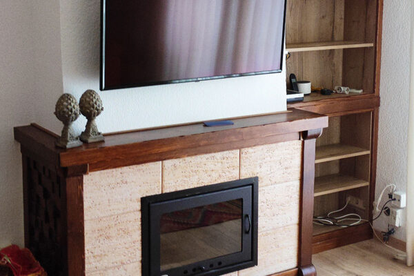 carpinteria a medida chimenea de madera de obra