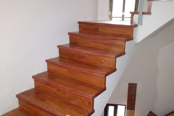 carpintero en talavera escalera de madera a medida